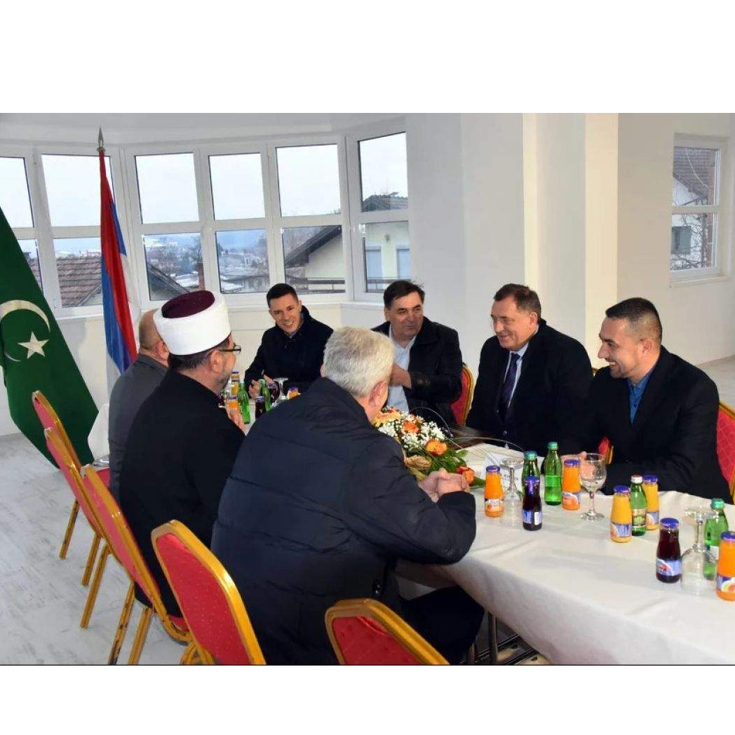 IZBiH uputila izvinjenje jer je tokom susreta sa Dodikom bila istaknuta SAMO zastava RS-a!