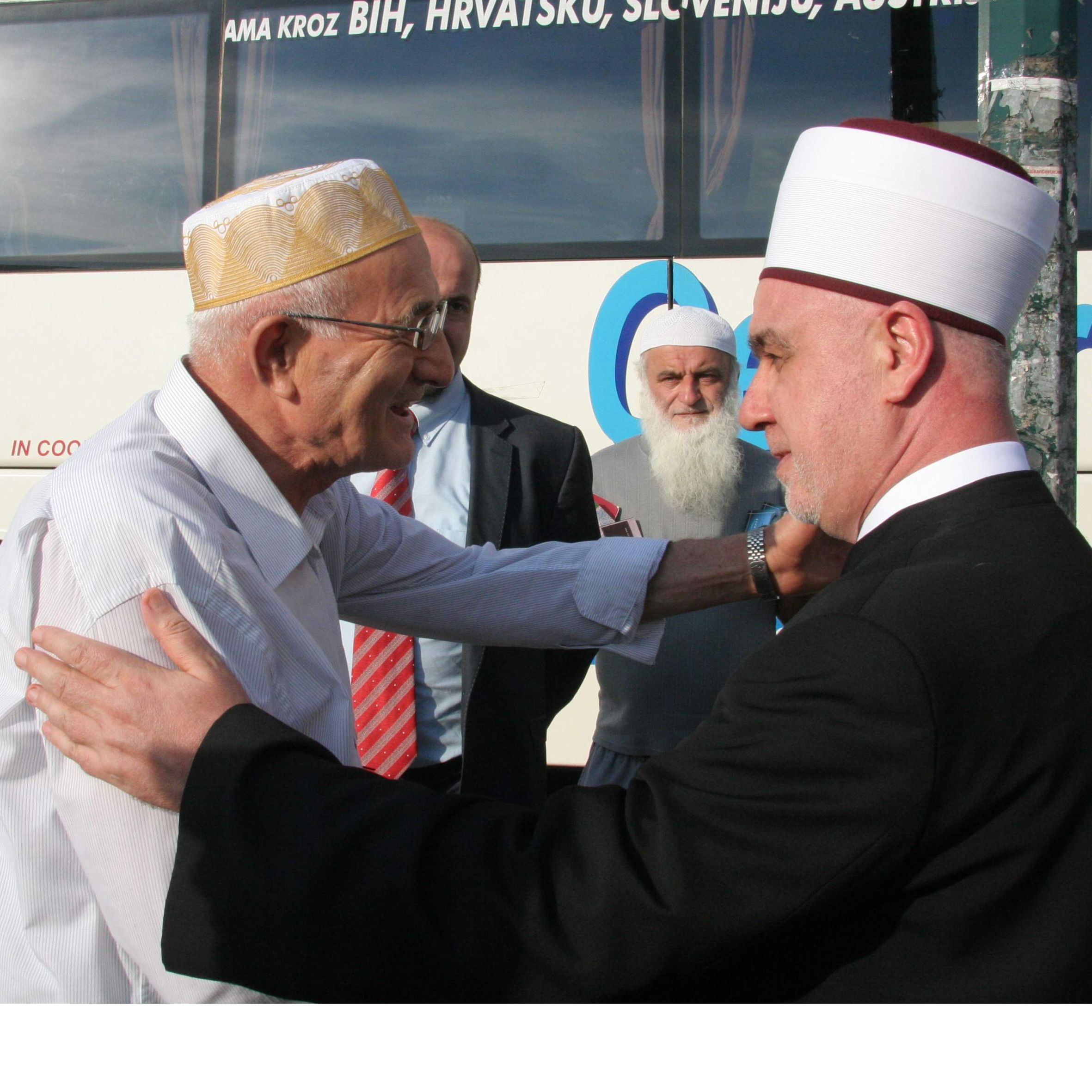 Reis Kavazović ispratio bosanske hadžije: Učite dove za našu domovinu (FOTO)