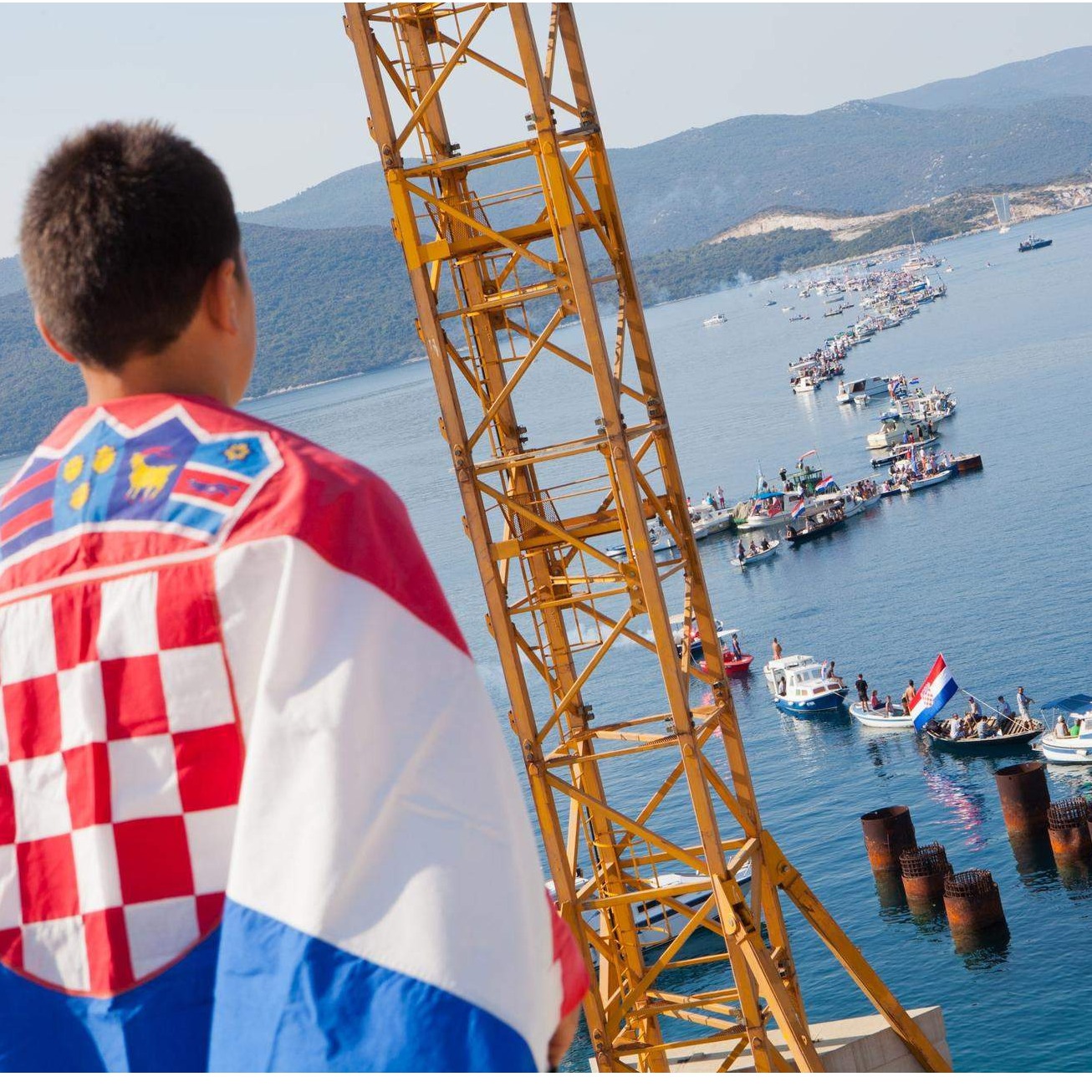 Suptilne prijetnje iz Hrvatske: Put BiH u EU vodi preko Pelješkog mosta