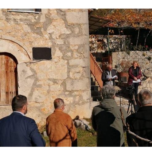 U Bitunji kod Stoca otkrivena spomen ploča u rodnoj kući Alije Isakovića 