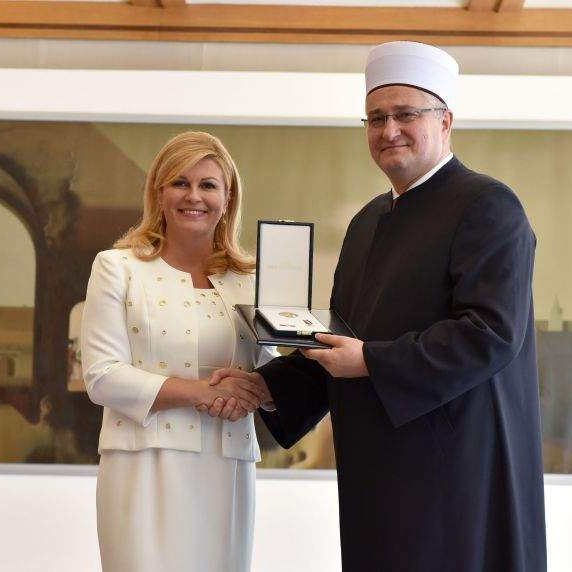Grabar-Kitarović odlikovala muftiju Hasanovića
