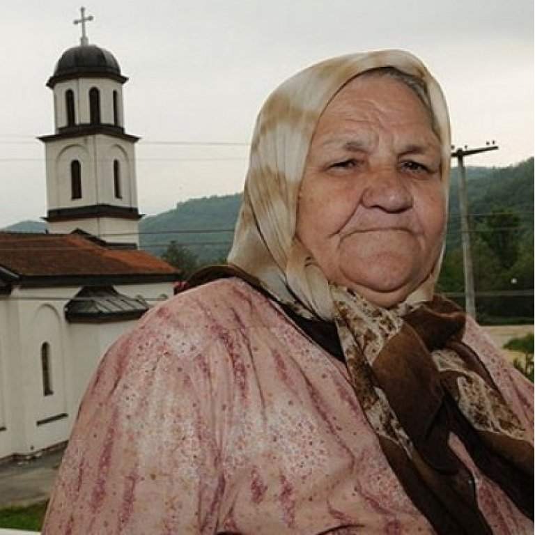 DOČEKALA NANA |Uklonjena crkva iz dvorišta nane Fate u Konjević Polju (Video)