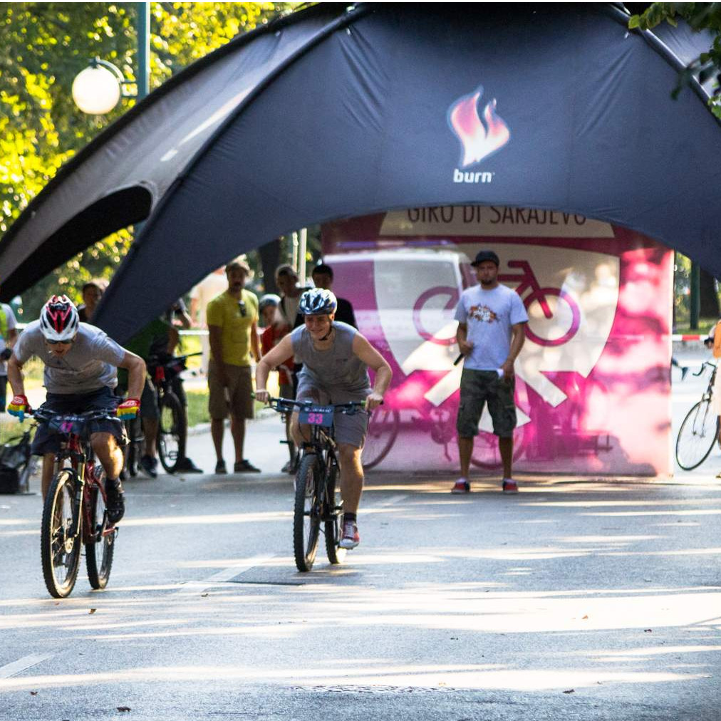 Trka ubrzanja na biciklima 'Giro Drag Race' u Vilsonovom šetalištu 