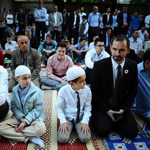 Islamska zajednica objavila u koliko sati će se klanjati Bajram-namaz