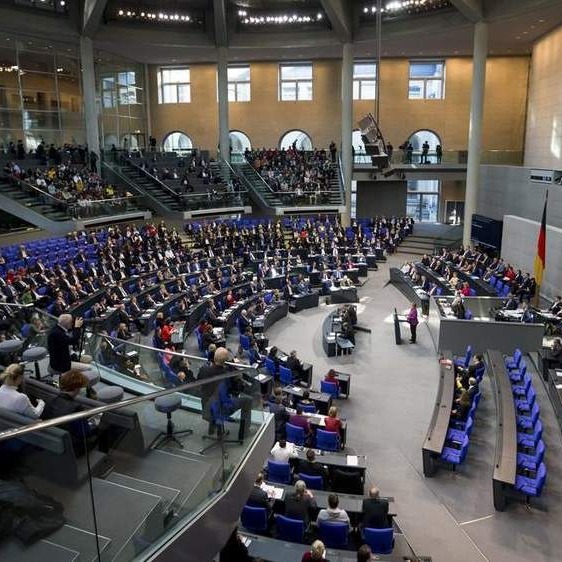 Njemački kancelar: Prošlo je vrijeme niskih cijena