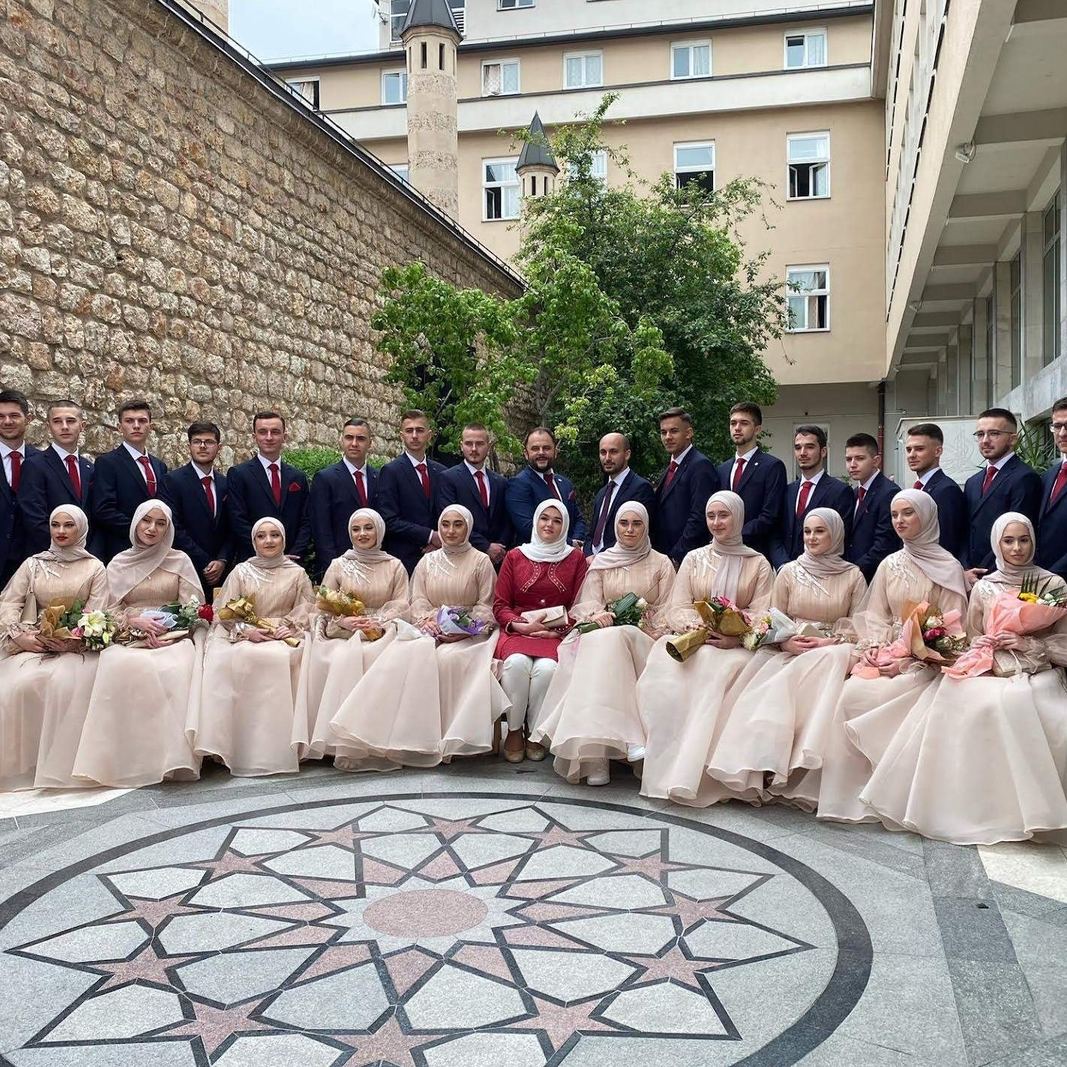 Gazi Husrev-begova medresa ispratila 472. generaciju učenika i 40. generaciju učenica