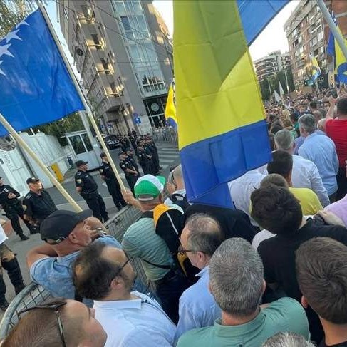 BiH: Nekoliko hiljada građana na protestu ispred zgrade OHR-a
