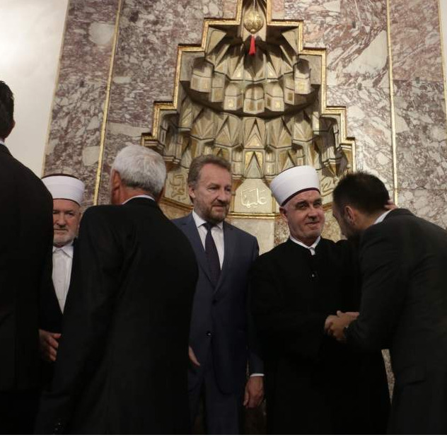 Izetbegović čestitao Bajram: Neka nam radost Bajrama ojača jedinstvo i učvrsti međusobno povjerenje