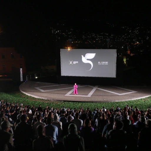Otvoren 5. AJB DOC: Ni kiša nije pokvarila filmski doživljaj pod otvorenim nebom