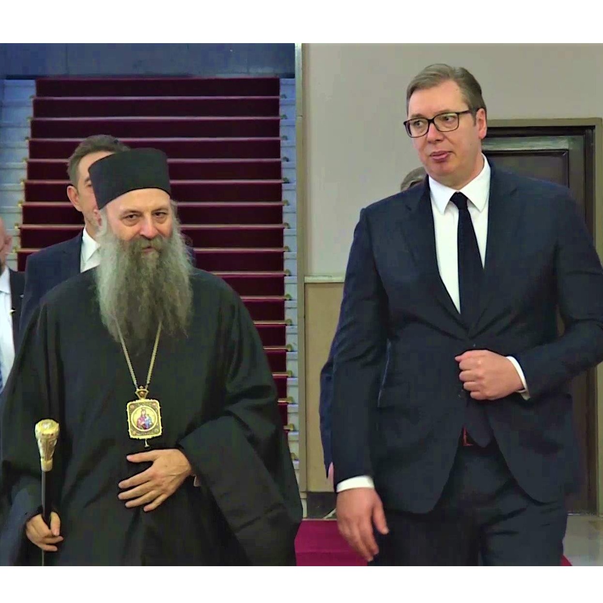 Patrijarh srpski Porfirije: Vučić u mantiji!