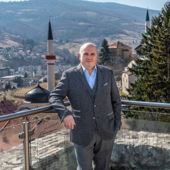 Profesor Dautović: Okrenimo se, napokon, sebi