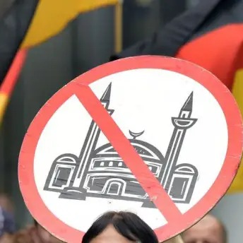Stotine islamofobičnih napada: Napadnuta muslimanska porodica u Njemačkoj!