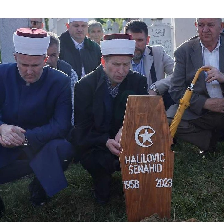 Klanjana dženaza akademiku Senahidu Haliloviću