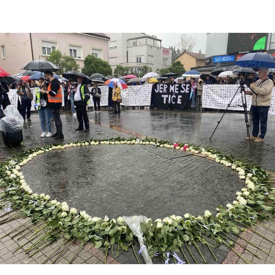 “Prijedorska bijela traka, crnja je od svakog mraka"