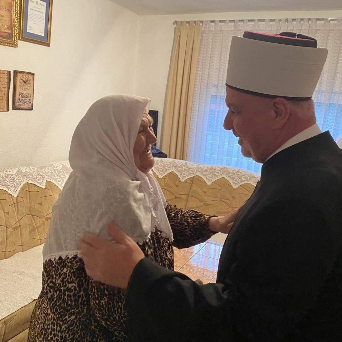 Reis Kavazović posjetio nanu Fatu Orlović koja se sprema za odlazak na hadž