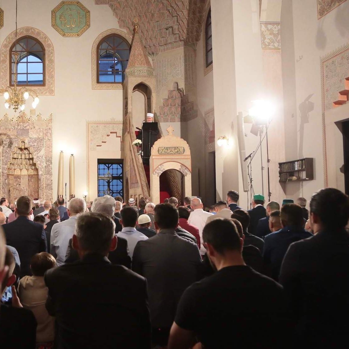 Klanjan bajram-namaz u Gazi Husrev-begovoj džamiji u Sarajevu