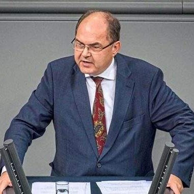 Schmidt donio odluku u vezi Memorijalnog centra Potočari, zabranio imenovanja zločinaca...