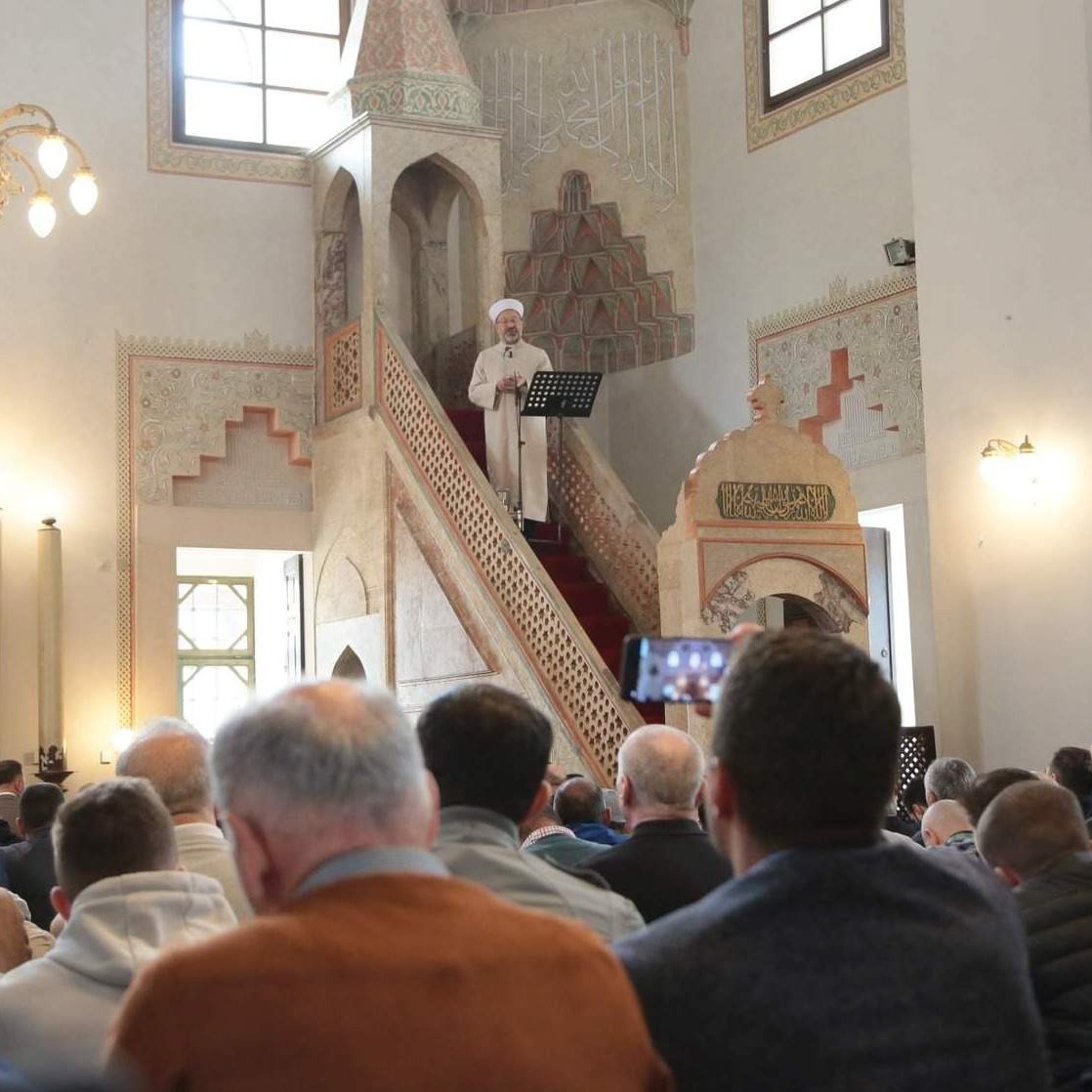 Hutba dr. Alija Erbaša u Gazi Husrev-begovoj džamiji: Vjernici su samo braća