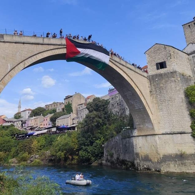 Na Starom mostu se zavihorila zastava Palestine