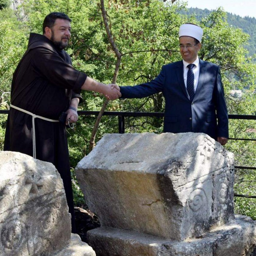 Iz štampe izašla knjiga „Franjevci – Čuvari Bosne“ autora Faruka Vele