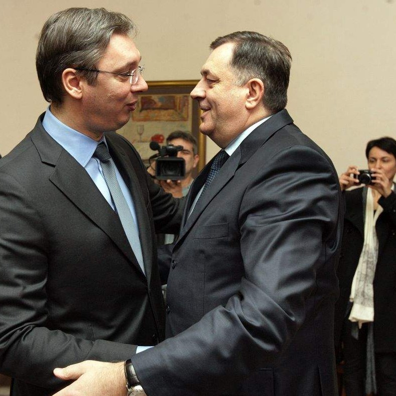 Kolumna Andreja Nikolaidisa: “Diplomatski odgovor Aleksandru Vučiću – Mrš, smradu”