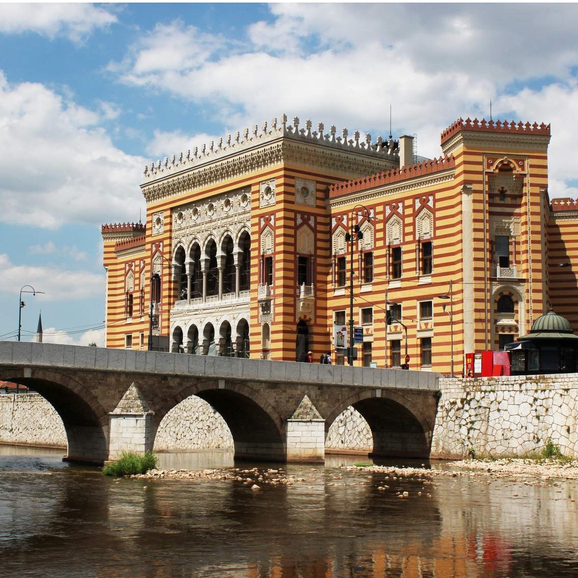 Jedu li evropski muslimani svinjetinu?!