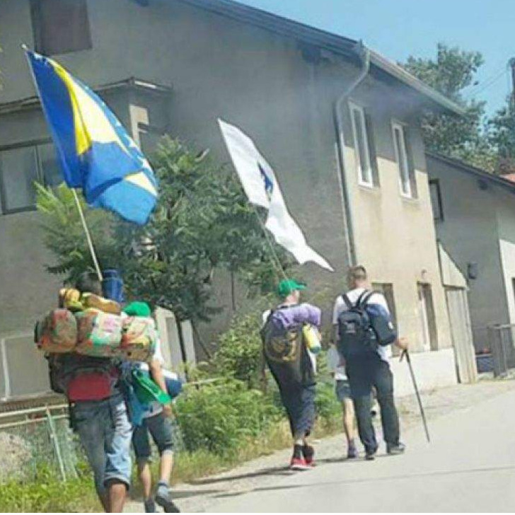 MUP RS istražuje osobe koje su na putu prema Srebrenici nosili nekadašnju državnu zastavu s ljiljanima