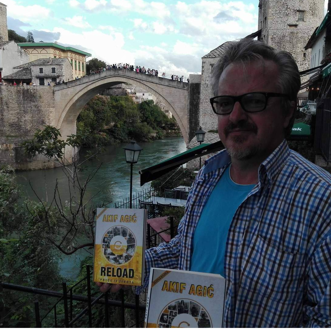 Večeras u Mostaru promocija knjige legendarnog ratnog reportera Akifa Agića