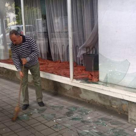 Razbijen izlog na prostorijama BZK 'Preporod' u Gradačcu