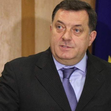 Dodik: Referendum se samo privremeno povlači