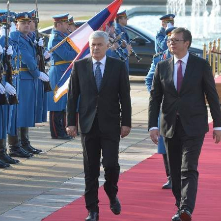 Vučić dočekao članove Predsjedništva BiH uz najviše počasti