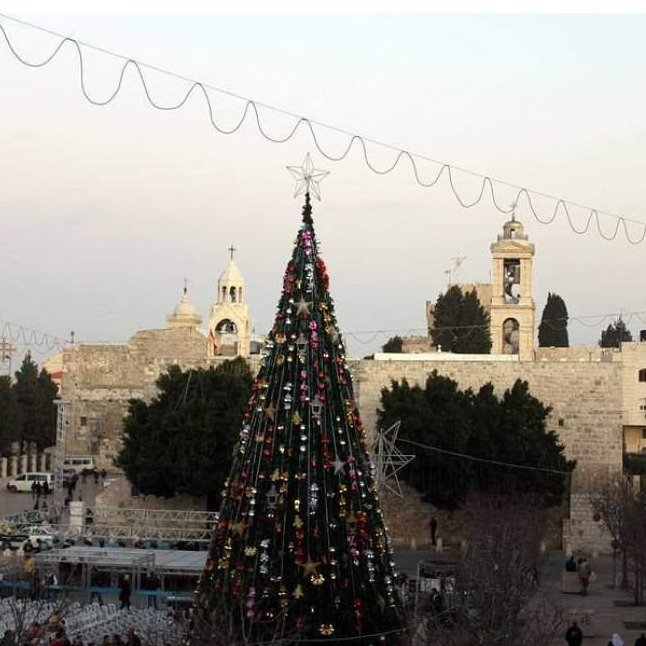 U znak protesta zbog odluke Trumpa: Betlehemsko božićno drvce u mraku