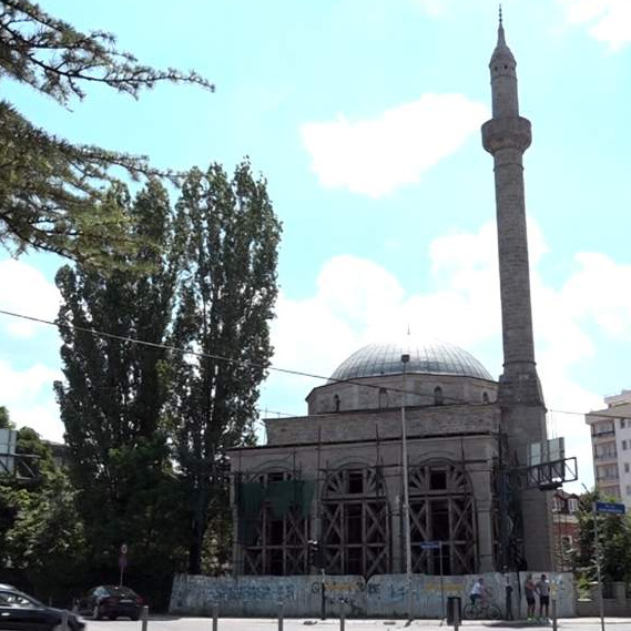 Šokantan video s Kosova: Džamija u Prištini postala leglo droge i nemorala!
