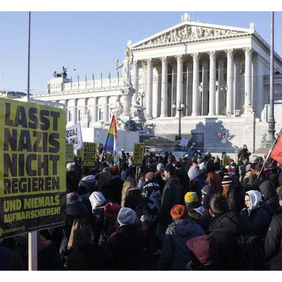 NE fašizmu: Austrijska desničarska vlada položila zakletvu u jeku protesta