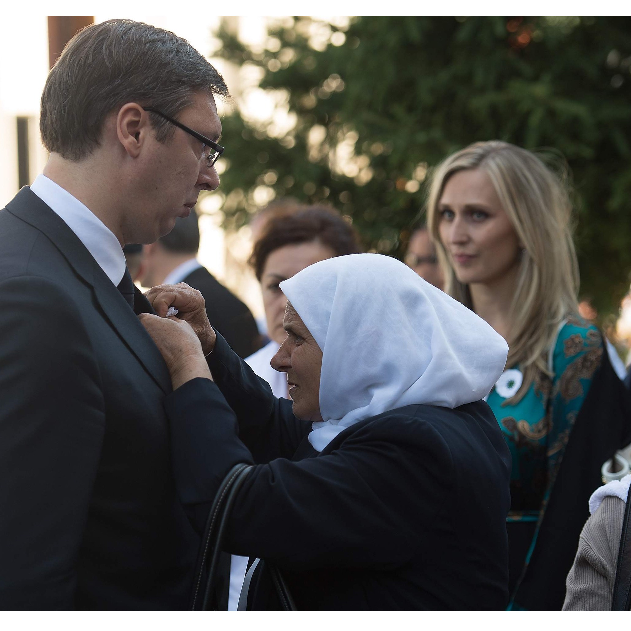 IGK: Neka Majke Srebrenice javno oduzmu Vučiću Cvijet Srebrenice