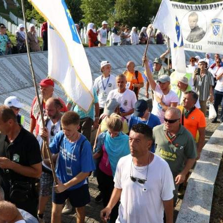 Više od 5.000 učesnika „Marša mira“ sitglo u Potočare