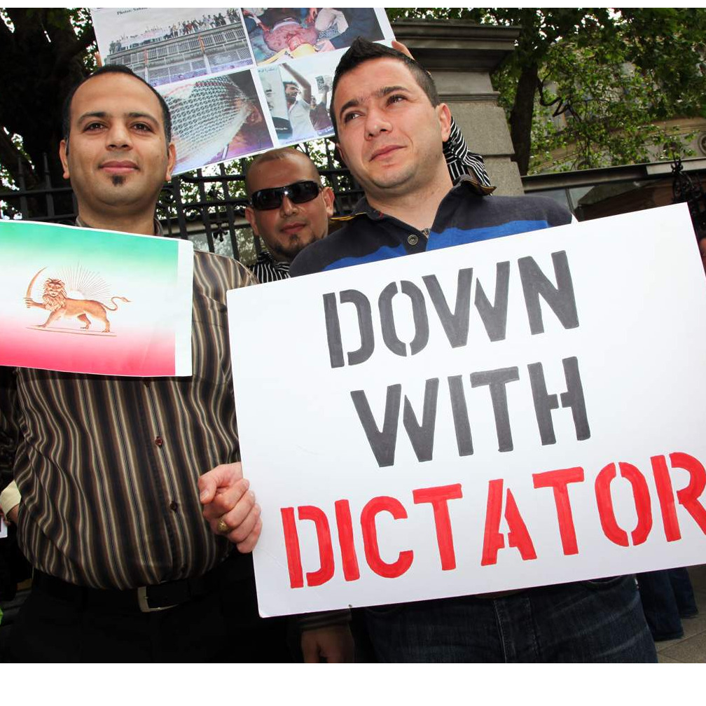 Imam Ahmad Khatami traži da se demonstranti tretiraju kao neprijatelji islama