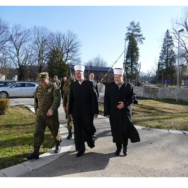 Tuzlanski i vojni muftija posjetili kasarnu OSBiH na Dubravama