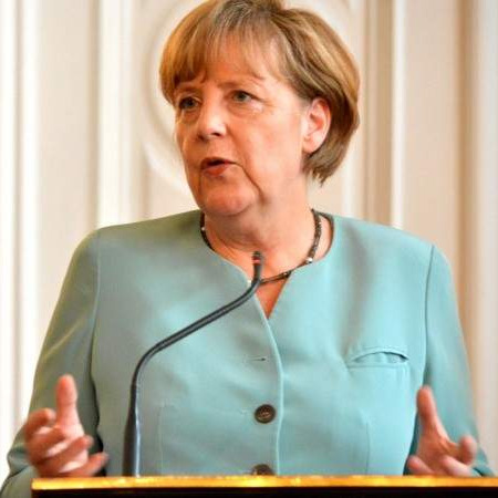 Merkel uzvratila Seehoferu: Muslimani su dio Njemačke, kao i njihova religija