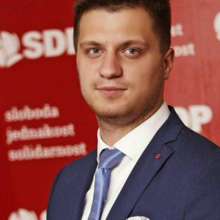 Čengić: Bez osiguranog zdravstva niko se ne smije skidati sa biroa 