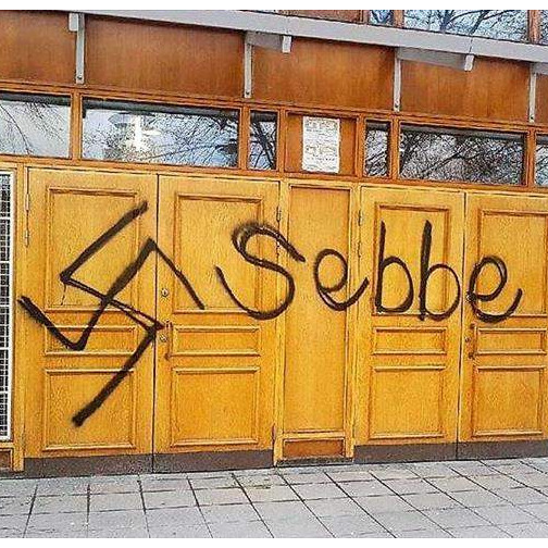 Švedska: Na vratima džamije u Štokholmu iscrtan kukasti križ