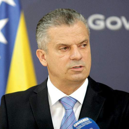 Radončić uplatio prve mjesečne stipendije za učenike i studente iz Srebrenice