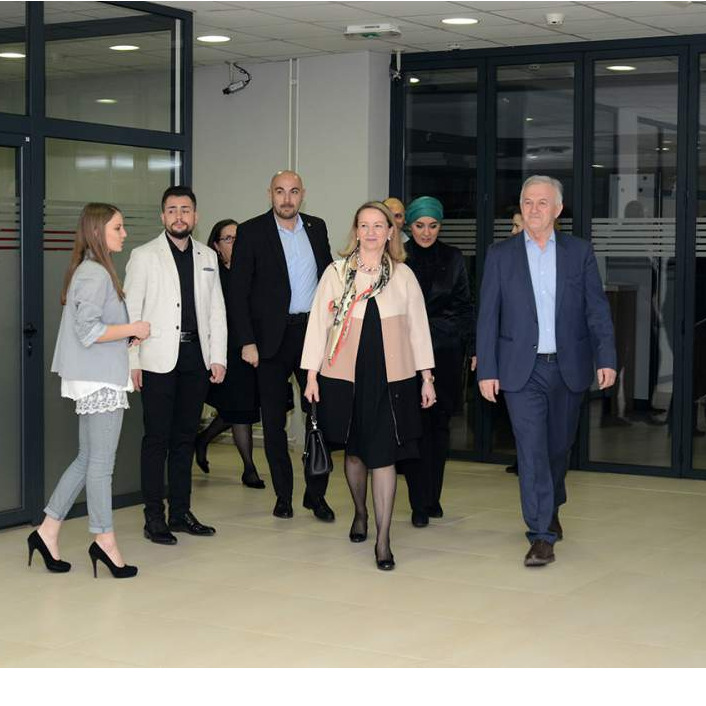 Sarajevska SDA podijeljena: Jedni za Sebiju Izetbegović, drugi za Denisa Zvizdića