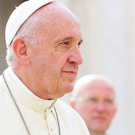 Papa Franjo: Izjednačavati islam s terorizmom je suludo 