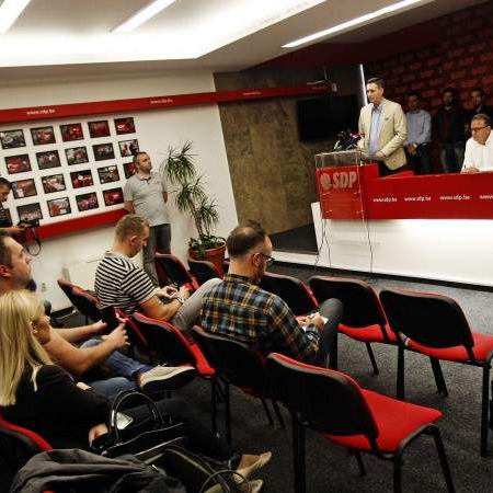 LDS podržao kandidaturu Denisa Bećirovića