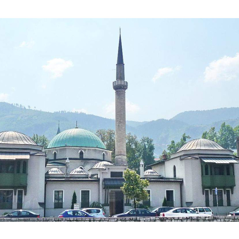 Islamska zajednica najoštrije osuđuje paljenje crkve u Visokom