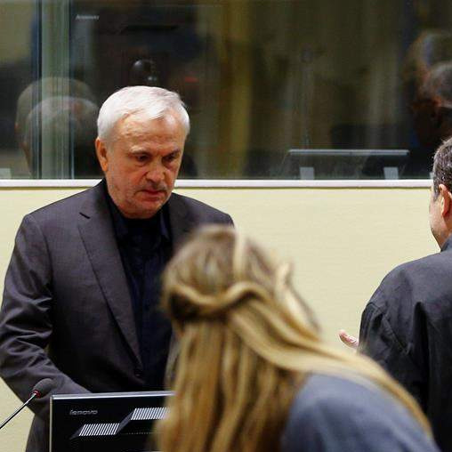 Majke Srebrenice: Zar ljudi kojima se sudi za smrt na hiljade osoba mogu dobiti "godišnji odmor"?