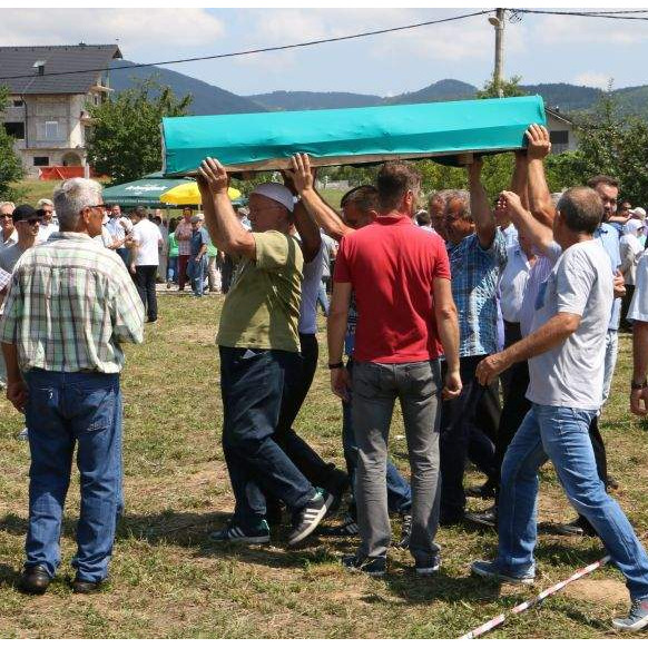 U petak u Kozarcu ukop tri žrtve zločina na području Prijedora