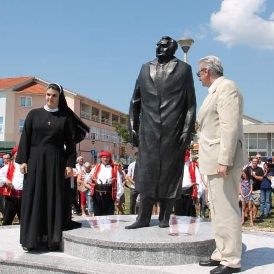 U Tomislavgradu svečano otkriven spomenik Franji Tuđmanu