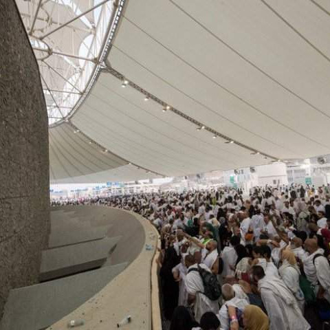 Milioni muslimana okupili se u Jamaratu radi 'kamenovanja šejtana'